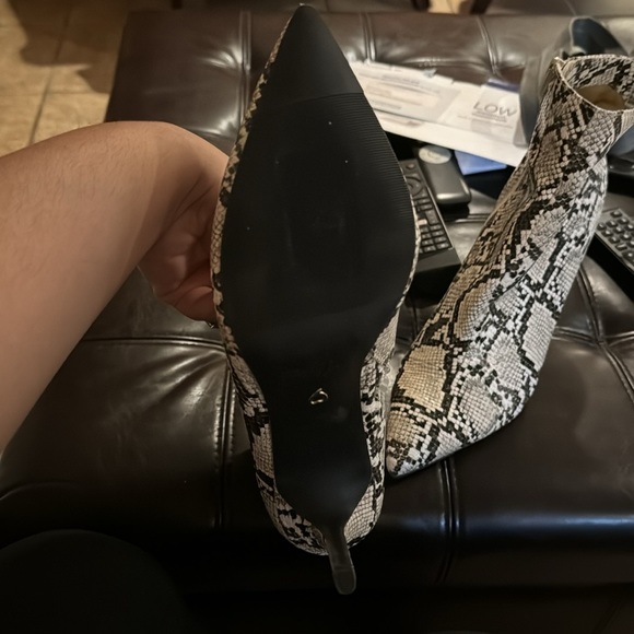 Snake print pointy style boots - Picture 3 of 3